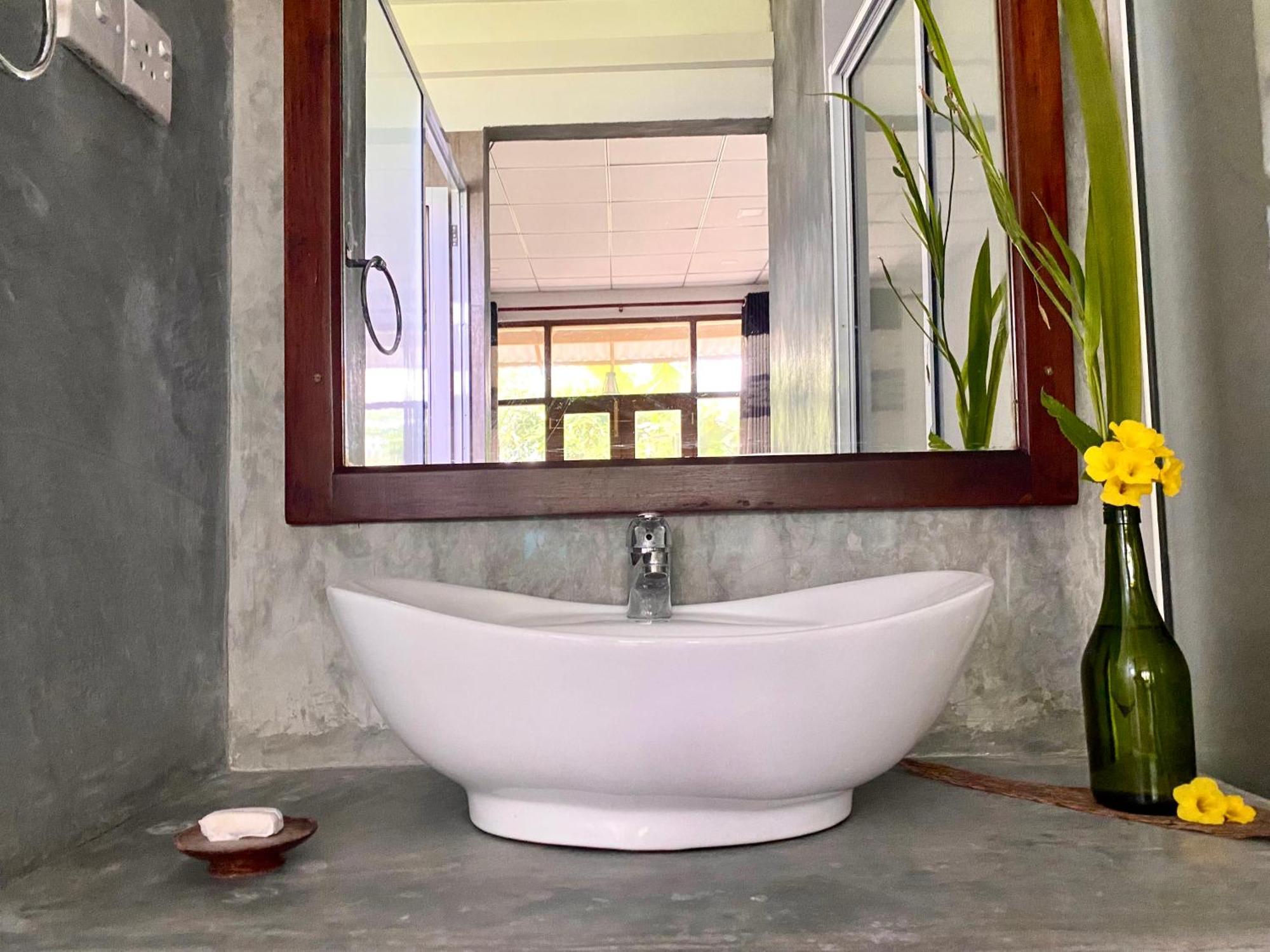 The Dale Mirissa Hotel Bagian luar foto