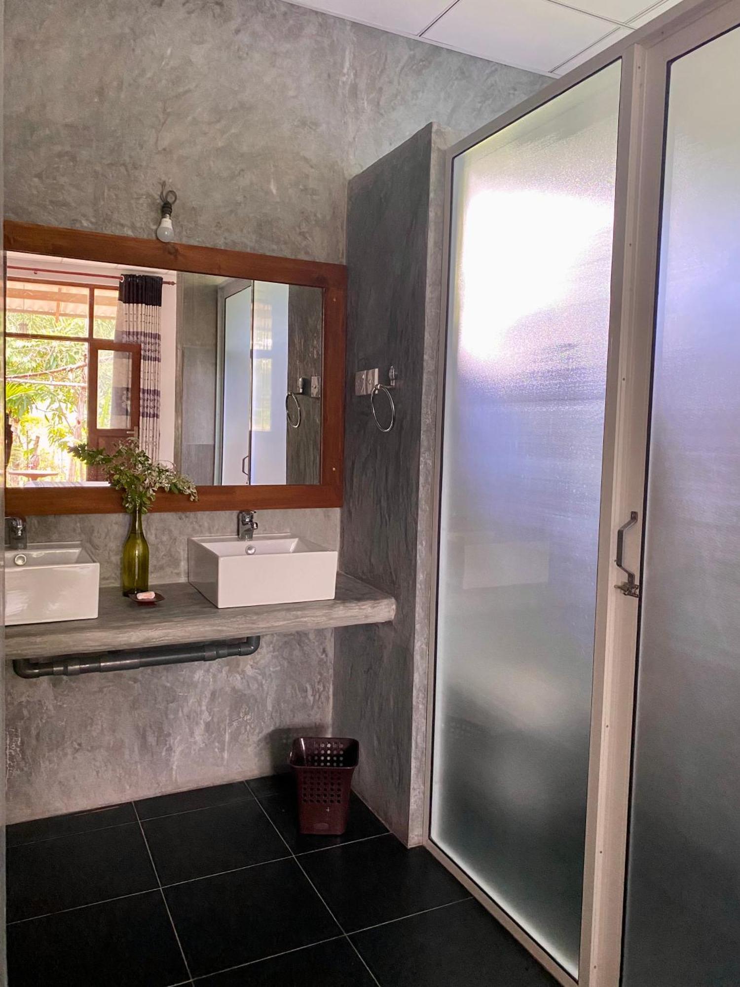 The Dale Mirissa Hotel Bagian luar foto